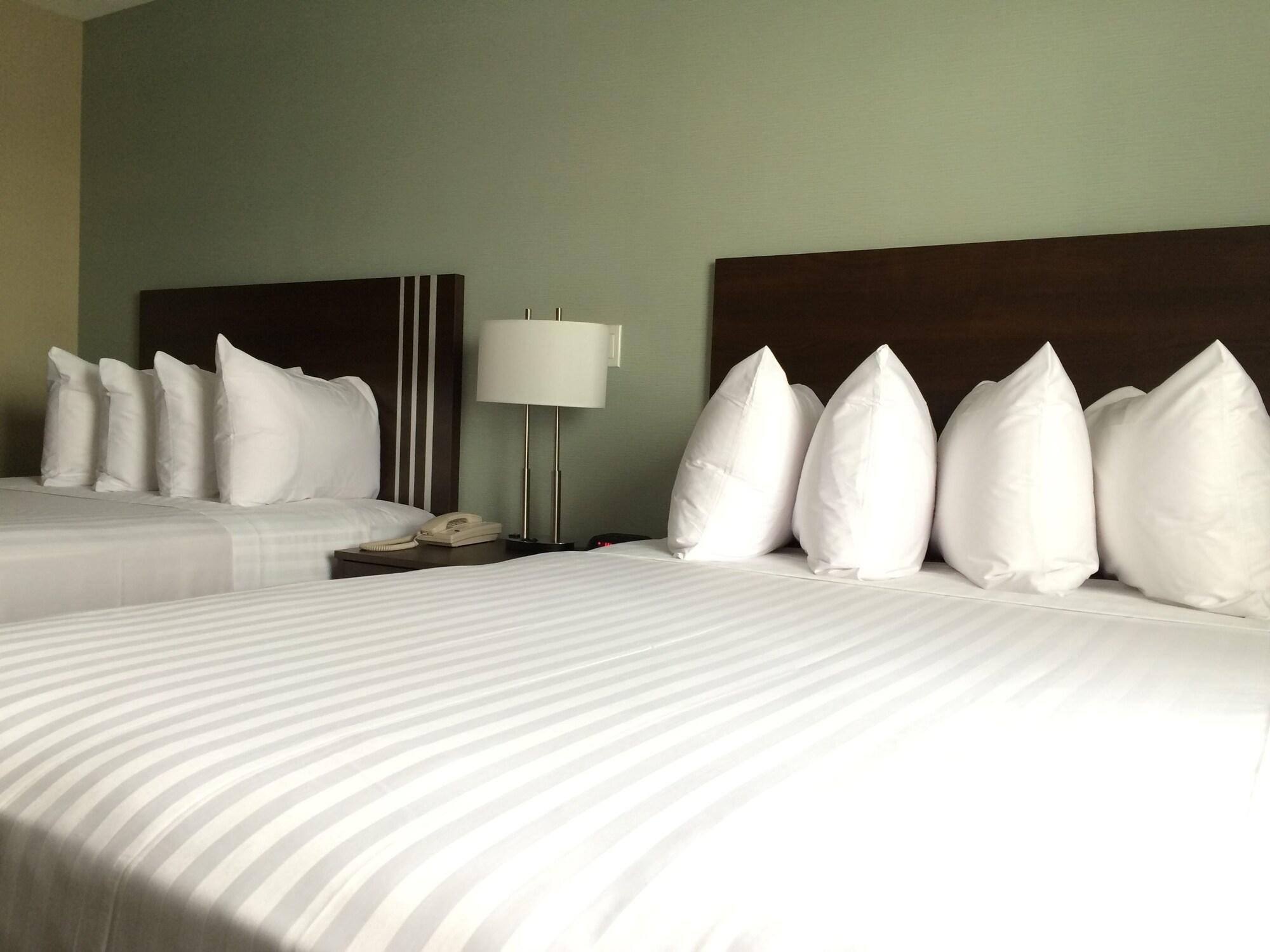 Meridian Inn & Suites Lloydminster Bagian luar foto