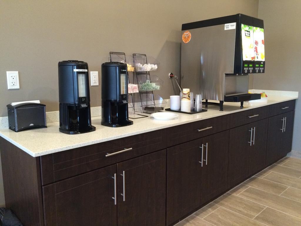 Meridian Inn & Suites Lloydminster Bagian luar foto