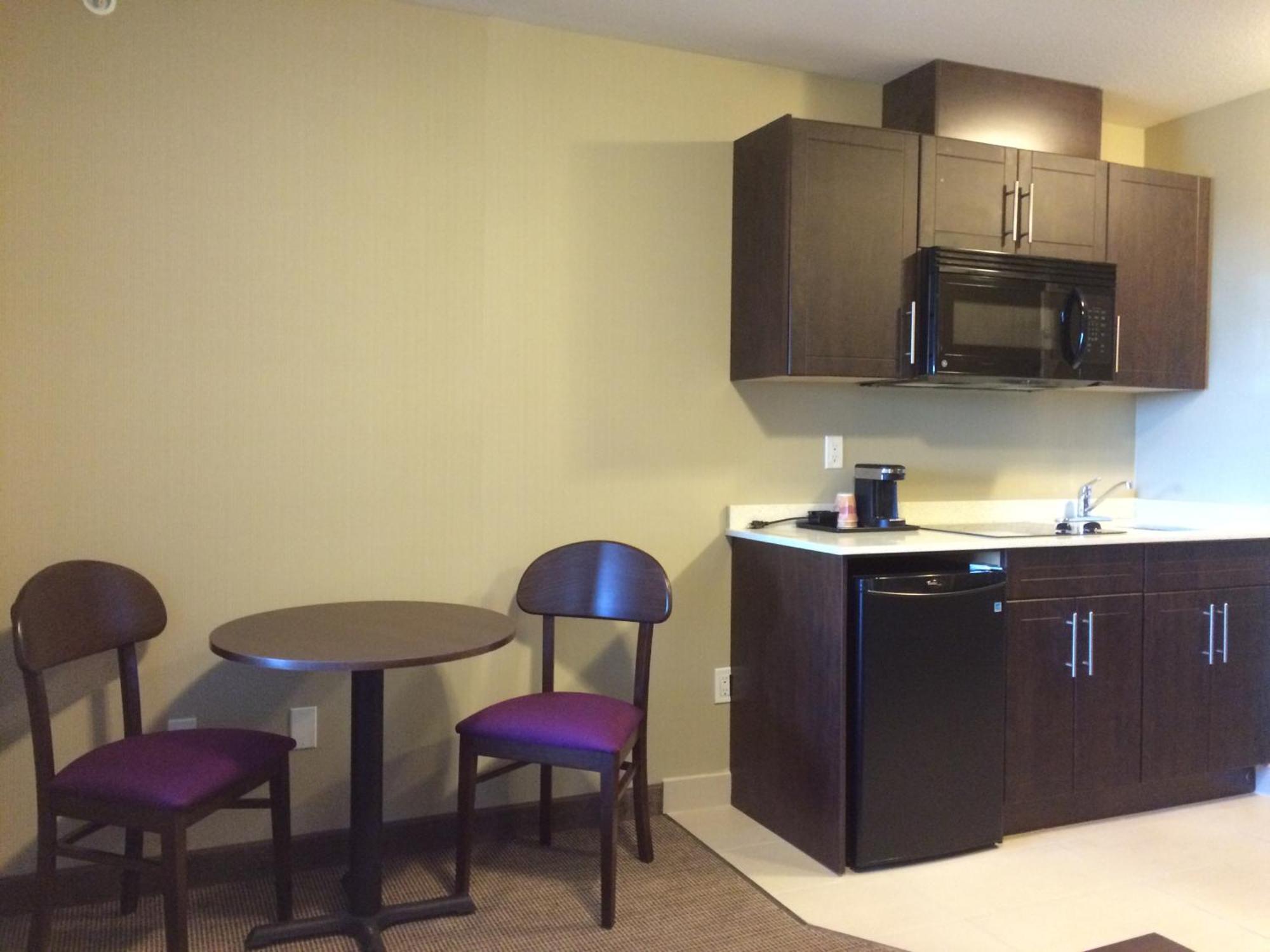 Meridian Inn & Suites Lloydminster Bagian luar foto