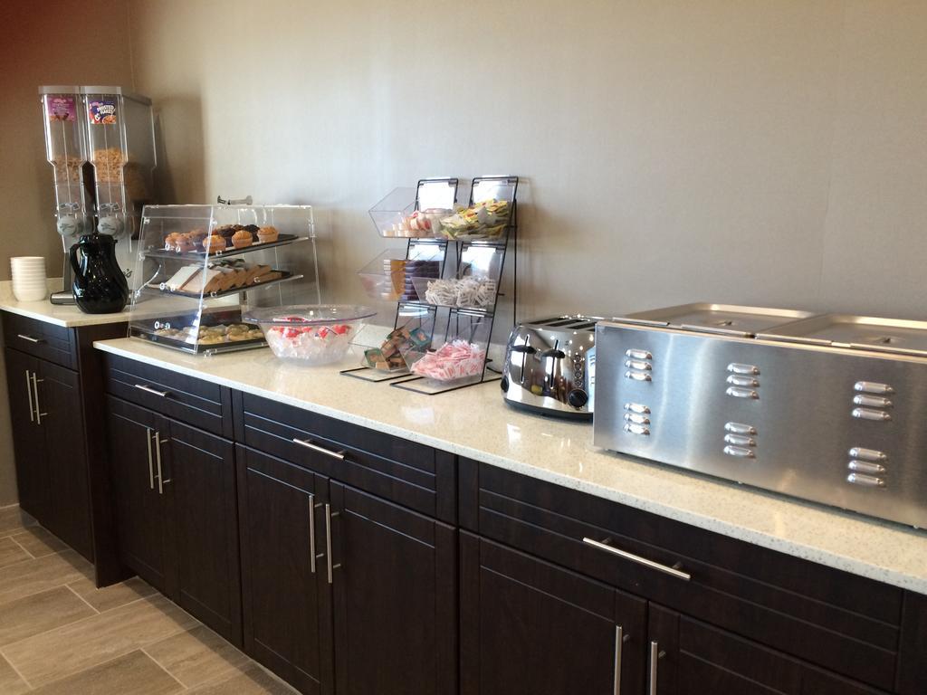 Meridian Inn & Suites Lloydminster Bagian luar foto
