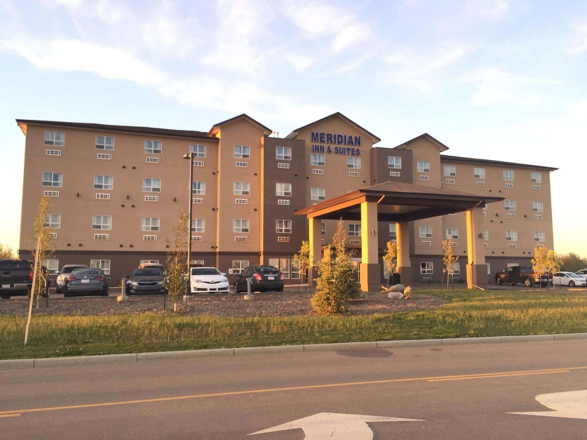 Meridian Inn & Suites Lloydminster Bagian luar foto