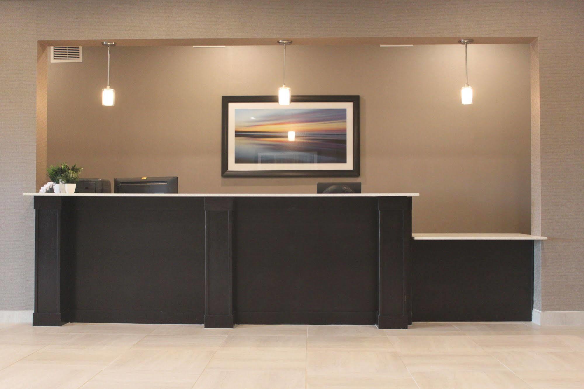 Meridian Inn & Suites Lloydminster Bagian luar foto